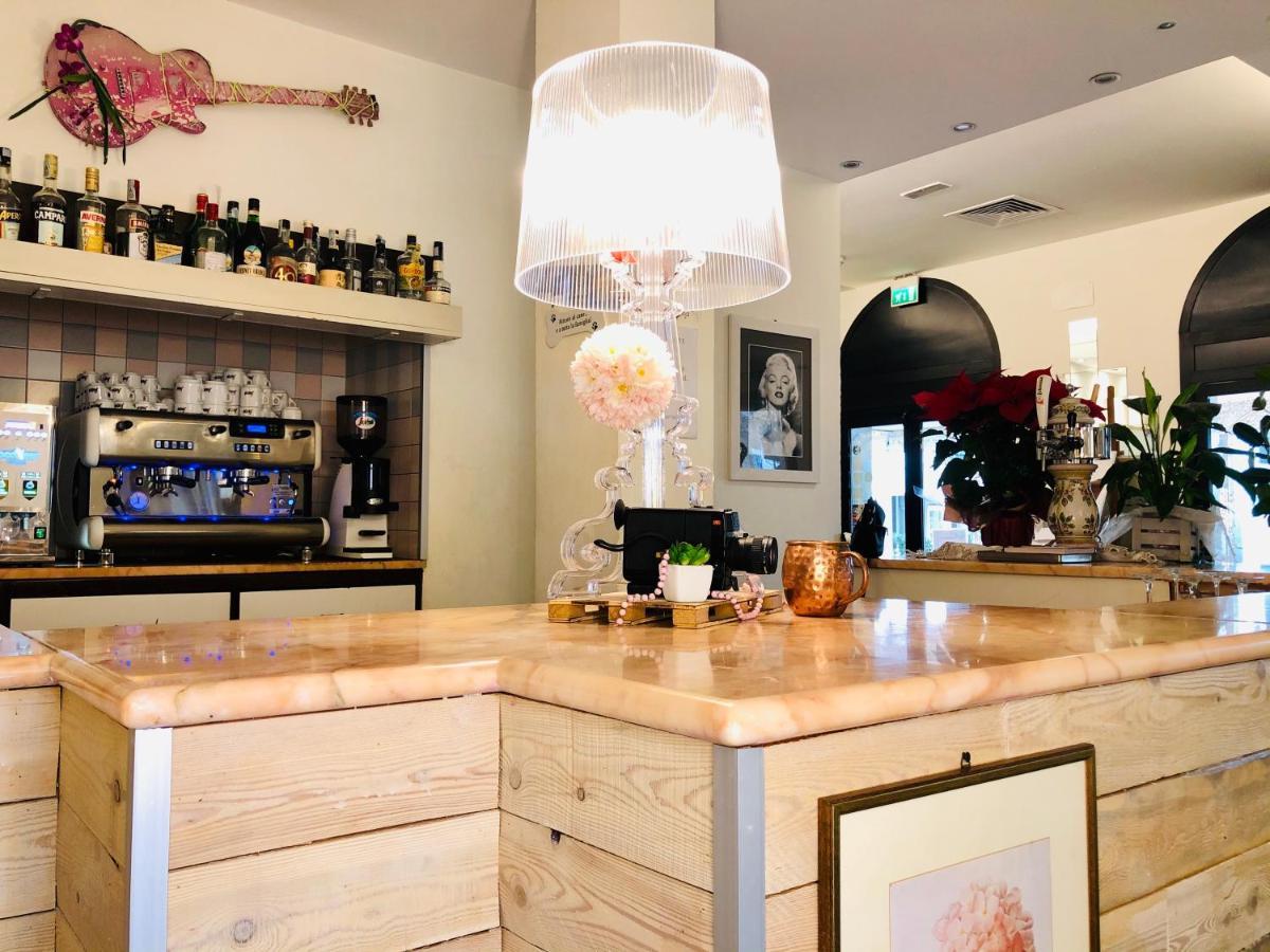 Hotel Garisenda B&B - In Centro A Riccione - Eksteriør billede